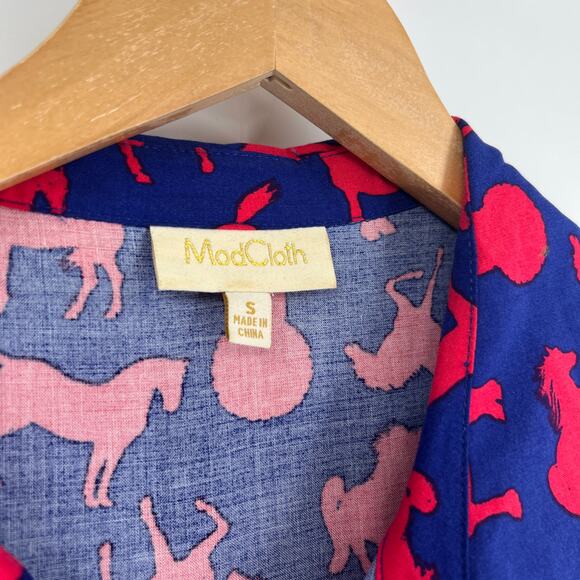 ModCloth Blue & Red Horse Print Sleeveless Blouse Size S - Picture 3 of 5